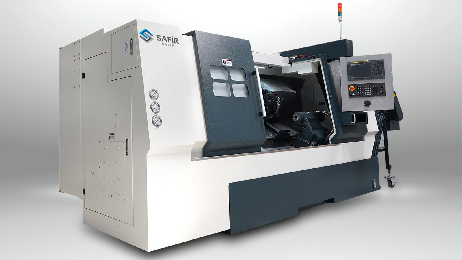 Safir Kalıp CNC torna tezgâhı, kontrol paneli ve iş bölgesi